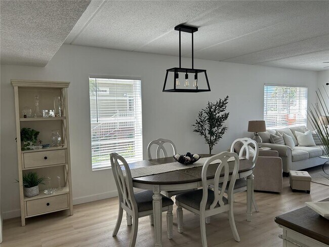 Building Photo - 3808 Gulf of Mexico Dr
