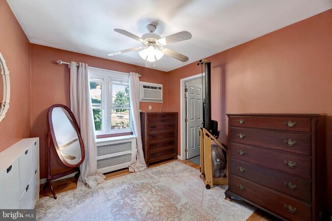 Building Photo - 817 N Harrison St