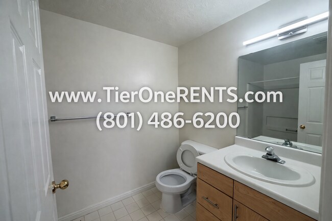 Building Photo - ** Limited Time Offer ** $500 OFF your first month's RENT!