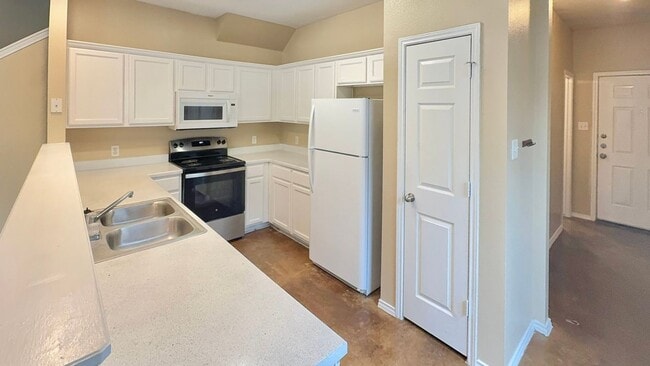 Building Photo - Lovely 2-story | 3-bedroom | 2.5-bath duplex | Cul-de-sac | Side yard | Great location!