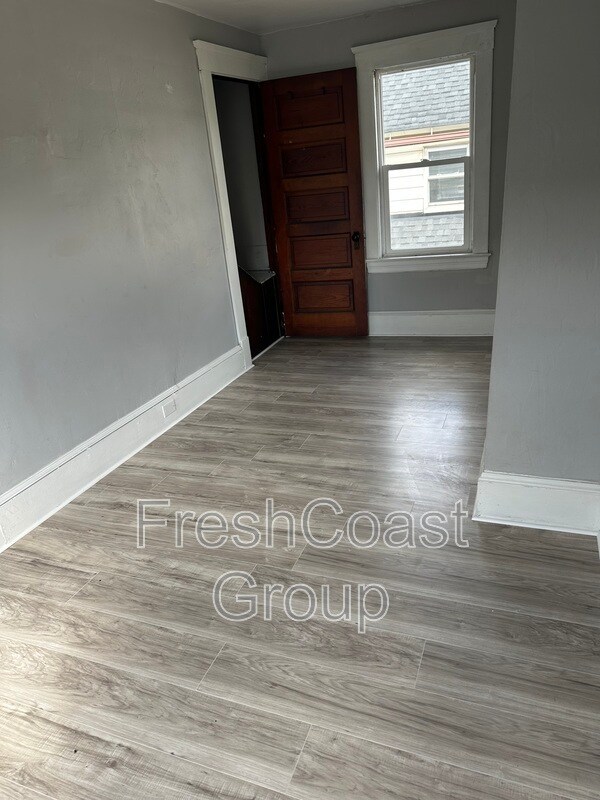 Building Photo - 5940 Engel Ave