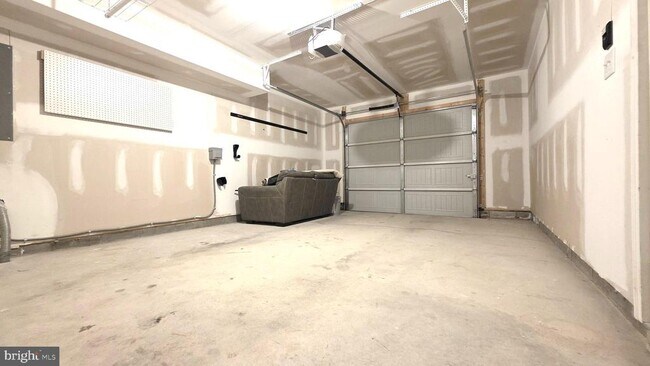 Building Photo - 115 Lexington Pl