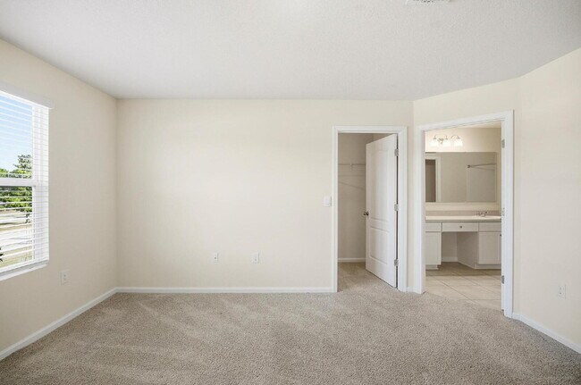 Building Photo - 165 Redbud Rd