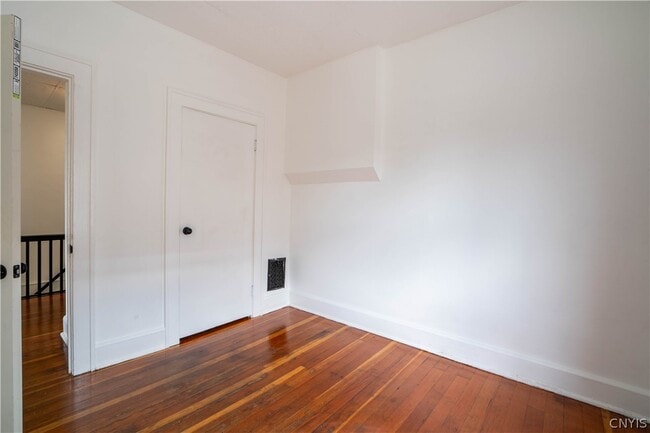 Building Photo - 30 W Monroe St