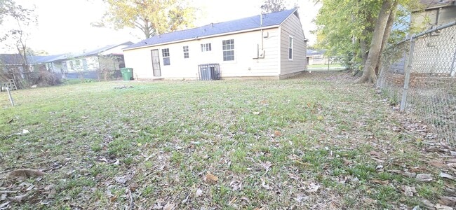 Building Photo - 9410 Rosehaven Dr