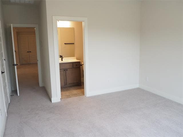 Building Photo - 2613 Rosewood Wy