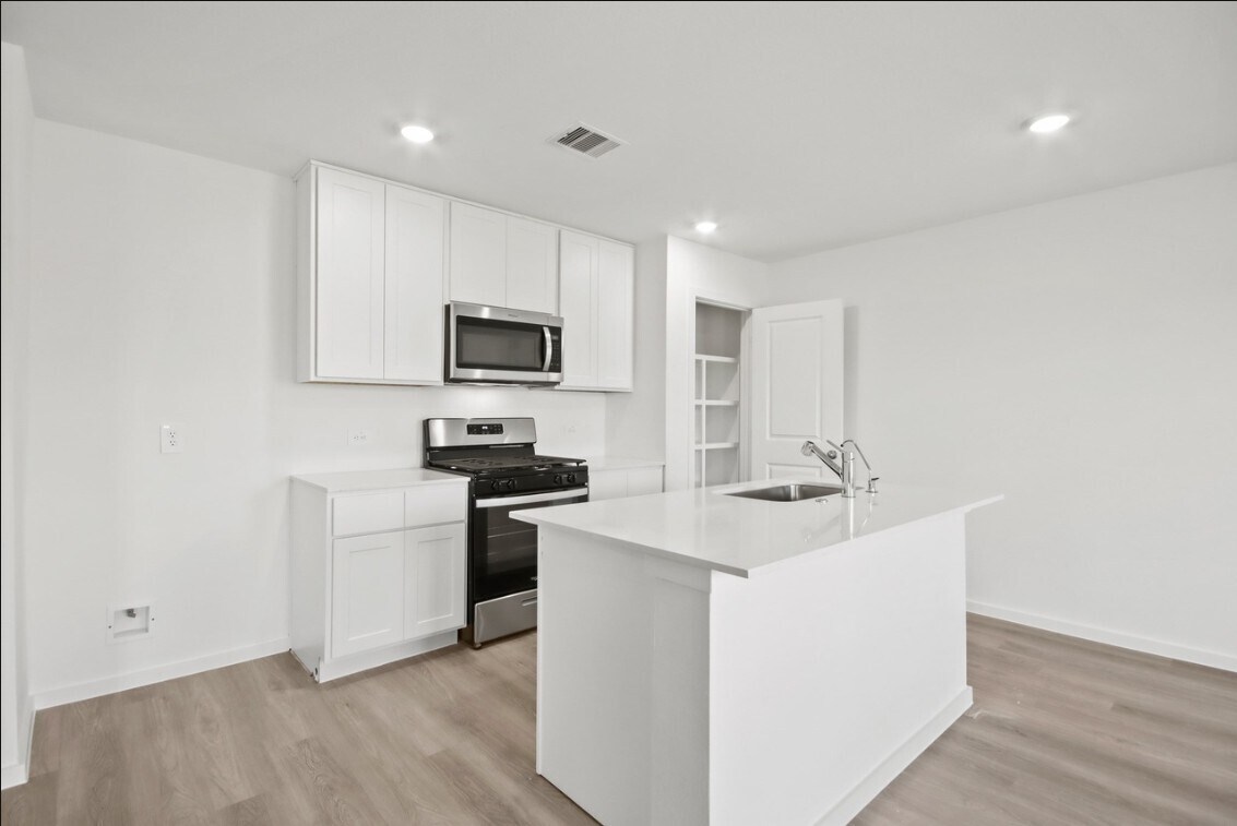 Building Photo - 233 Cal Ford Dr