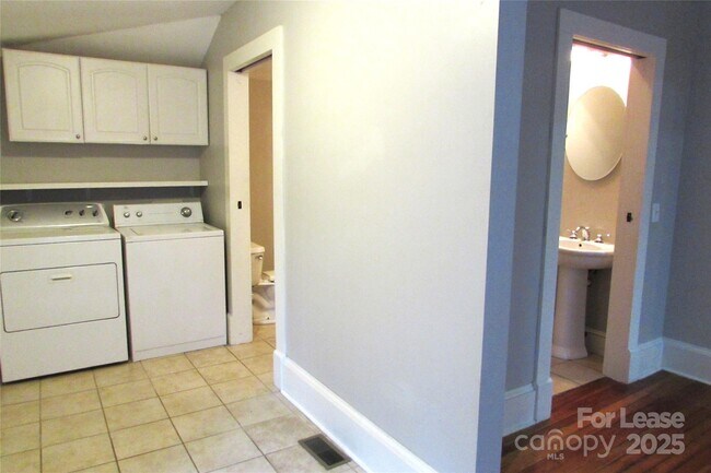 Building Photo - 730 Herrin Ave