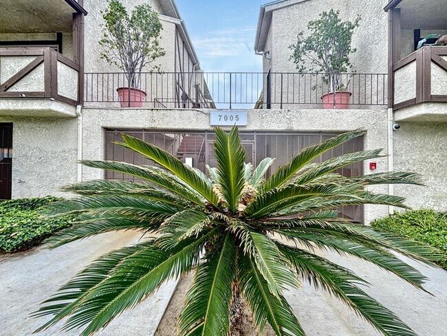 Building Photo - Lovely 2-Bed, 2-Bath Condo with Great Loca...