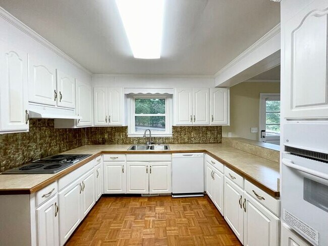 Building Photo - Lexington- Offering Self Guided Tour with RENTLY!