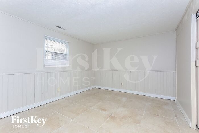 Building Photo - 4609 Paxton Dr S