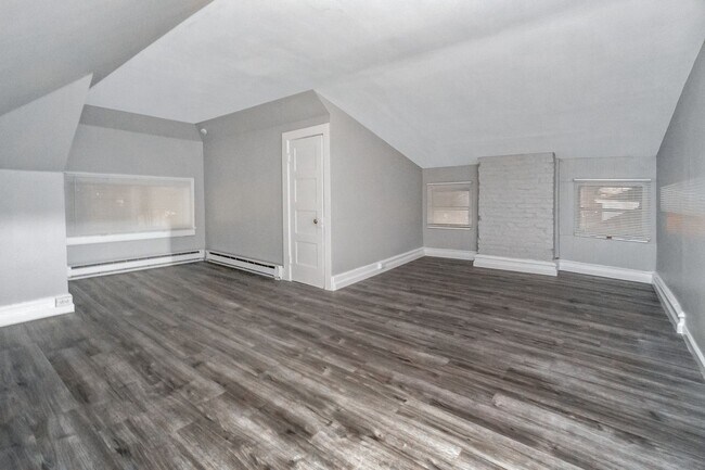 Building Photo - 1901 W Broad St