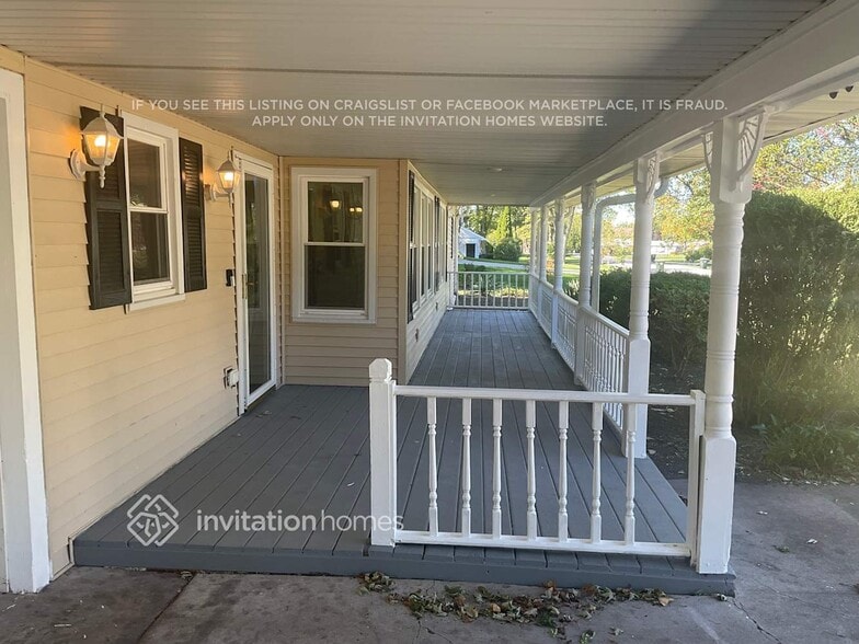 Building Photo - 1303 W 59th St