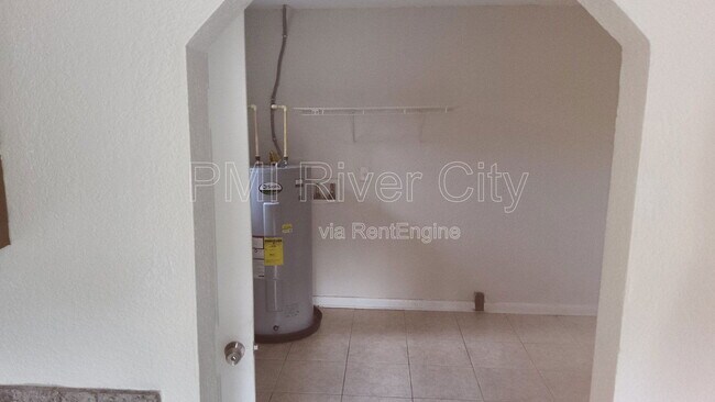 Building Photo - 2309 Lane Ave S