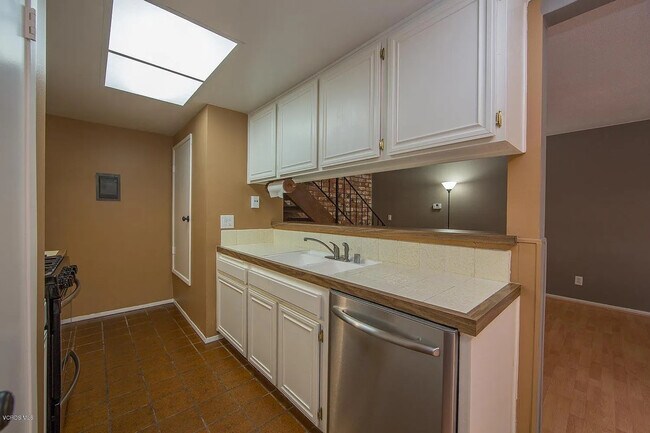 Building Photo - 5977 Nelda St