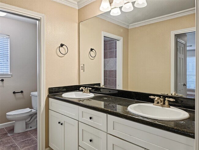 Building Photo - 139 Haversham Dr
