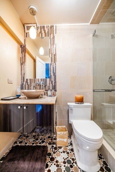 Building Photo - 2800 N Lake Shore Dr