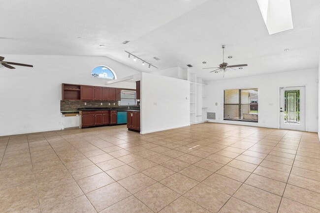 Building Photo - 14616 Autumn Ave