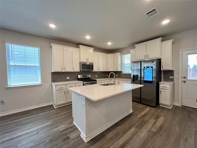 Building Photo - 2907 Salvidar Bend