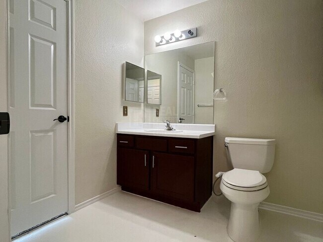 Building Photo - 3928 Riviera Grove