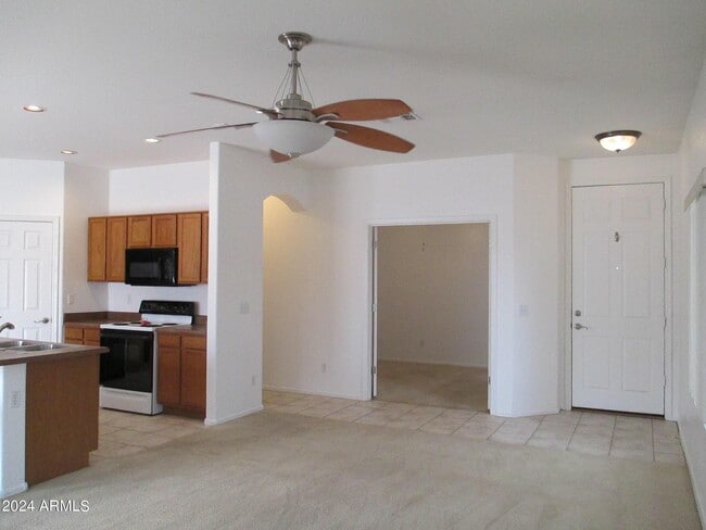 Building Photo - 2633 E Riviera Dr