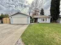 Building Photo - Great home available Now
