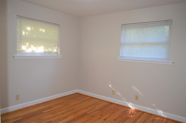 Building Photo - 134 White Oak Dr
