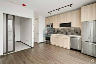 Building Photo - 1360 W Randolph St