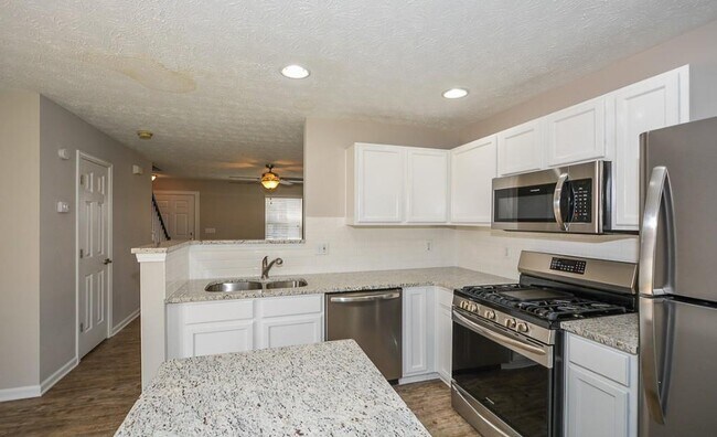 Building Photo - 612 Spanish Oak Dr
