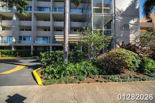 Building Photo - $2750.00 1bd/1ba/1pkg Condominium in Ala Wai SkyRise