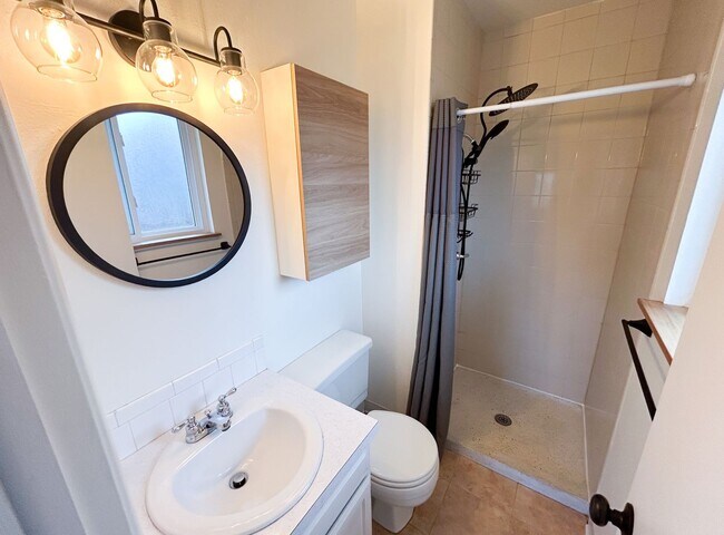 Building Photo - Wonderful Large 5 Bedroom House with Fenced Back Yard and 2-Car Garage