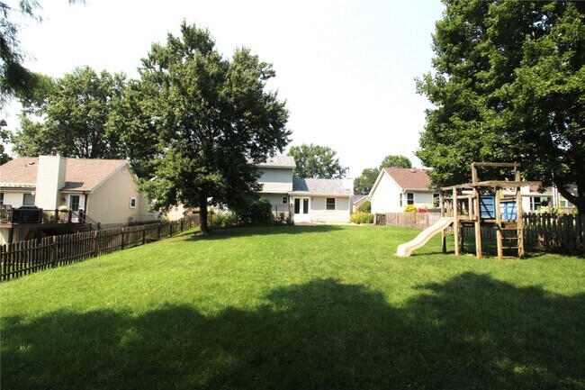 Building Photo - 912 Oakwood Farms Ln