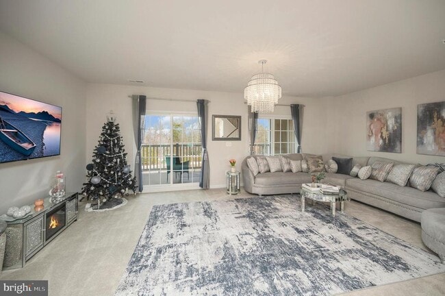 Building Photo - 7977 Independence Dr