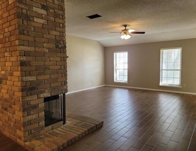 Building Photo - 2432 Shady Bend Dr