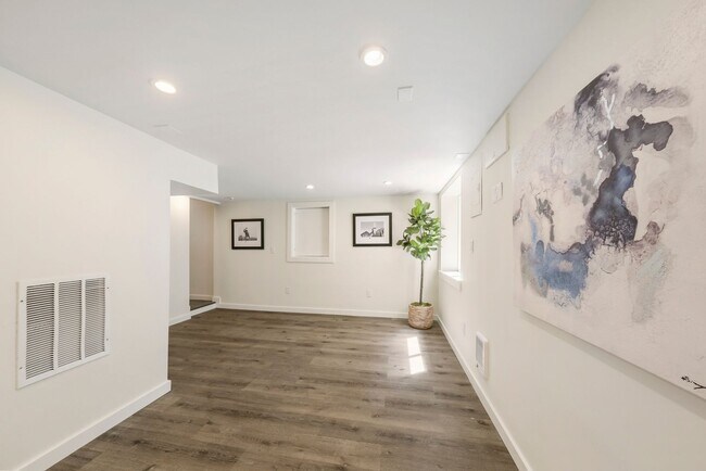 Building Photo - Charming 3BR Townhome in Seattle