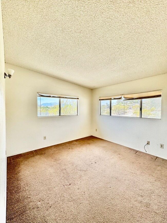 Building Photo - Coming Soon! 2 bedroom 1 bath