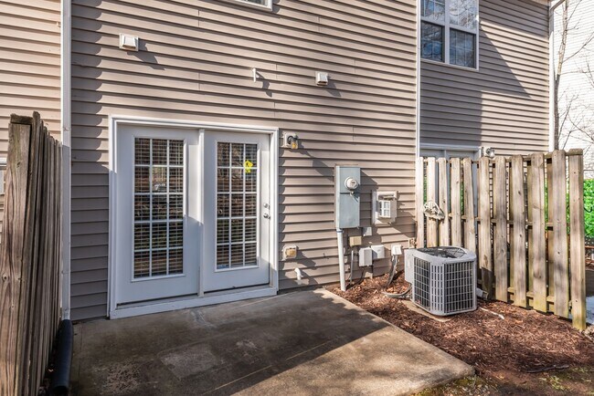 Building Photo - Two Bedroom Durham Townhouse: Available August 7th