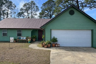 Building Photo - 3-bedroom 2 bath home - St. Martin School District
