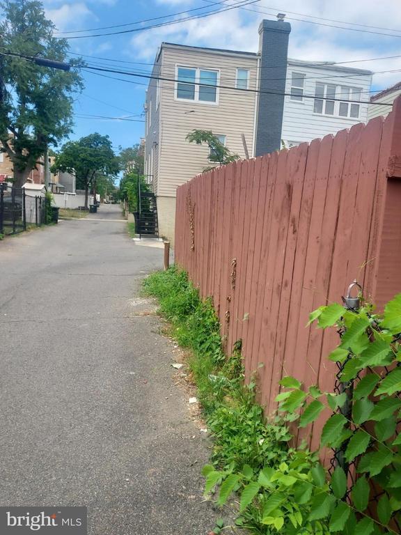 Building Photo - 619 Sheridan St NW