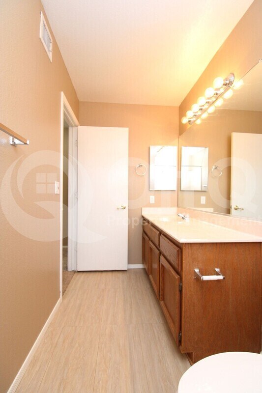 Building Photo - 1450 South Villas Court