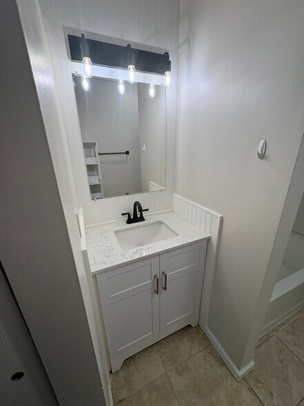 Building Photo - 25A Pine Ln