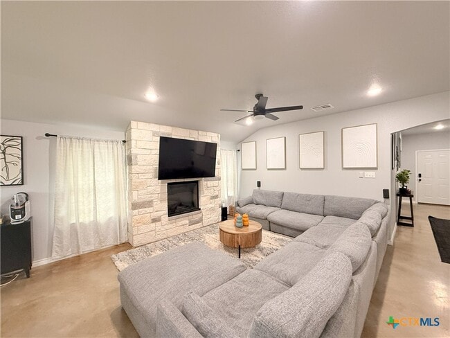 Building Photo - 741 Freedom Cir