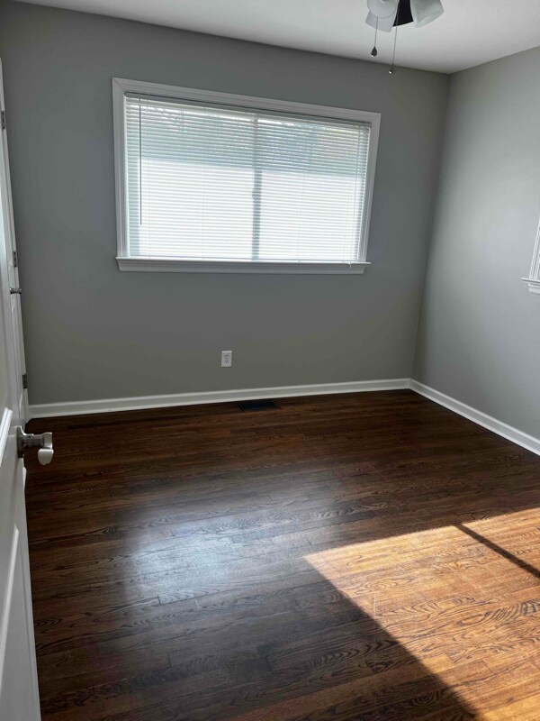 Building Photo - 156 Barksdale Dr