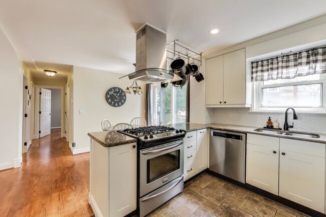 Building Photo - Coming Soon! Charming 4 Bedroom, 2 Bath Ca...