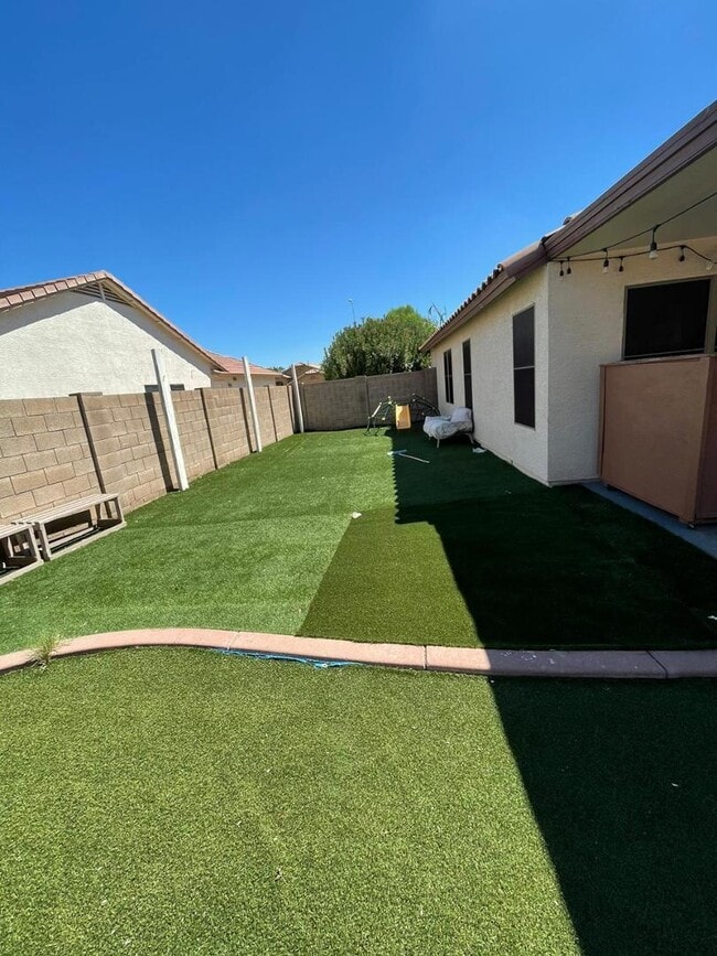 Building Photo - 2460 E Whitten St