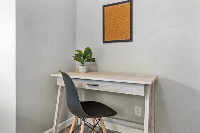 Building Photo - 2713 N Locust St