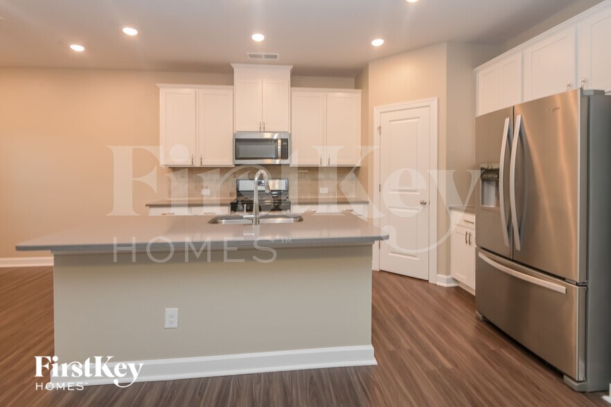 Building Photo - 11939 Hambright Rd