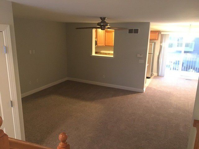 Building Photo - 233 W Klein Ave