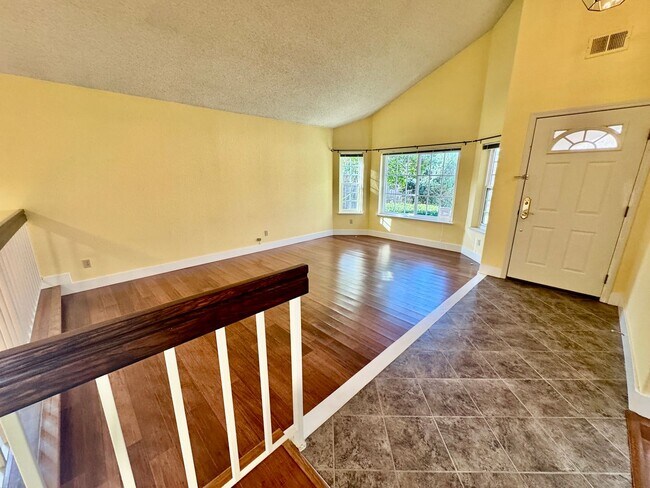 Building Photo - Spacious 4 Bed/2Ba Home in Richmond with Large Backyard!