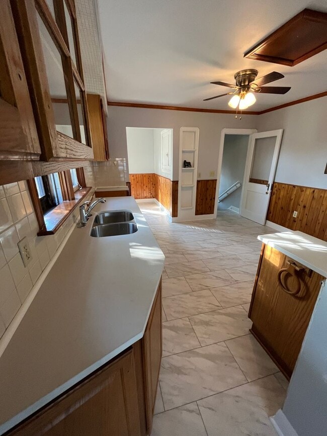 Building Photo - 4131 W Lake Rd